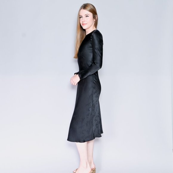 REALISATION Par The Owens Midi Dress in Voodoo Black Silk - Picture 5 of 7